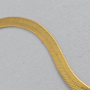 Vintage Gold Tone Crystal Herringbone Chain Necklace Jewelry