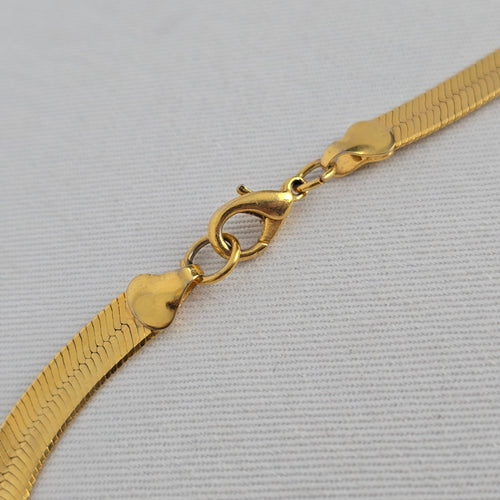 Vintage Gold Tone Crystal Herringbone Chain Necklace Jewelry