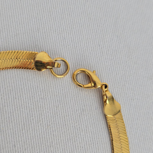 Vintage Gold Tone Crystal Herringbone Chain Necklace Jewelry