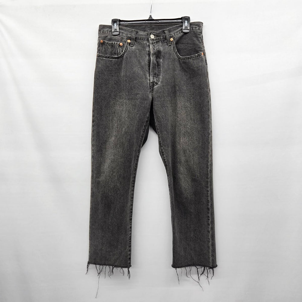 Levi’s Women’s Black Wash Straight Leg Jeans W30xL26