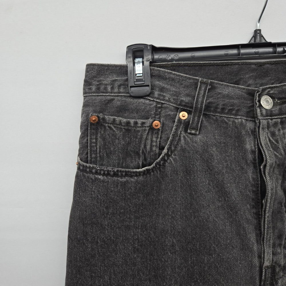 Levi’s Women’s Black Wash Straight Leg Jeans W30xL26