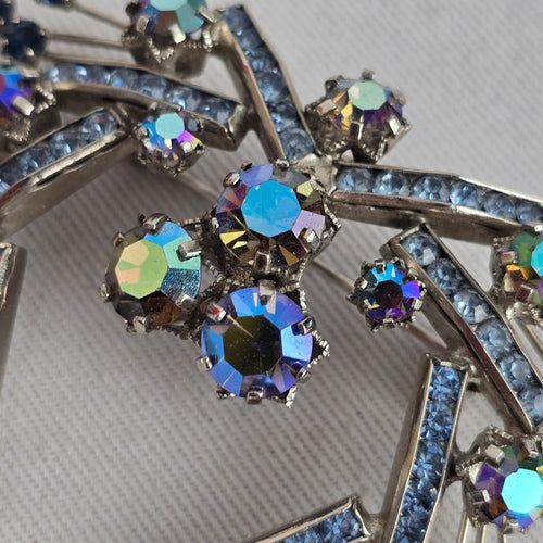 Vintage 1950s Blue AB Rhinestone Wire Spray Brooch