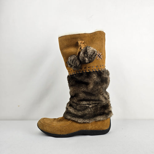 Vintage Barbo Canada Suede Mukluk Boots Tan Fur Trim Pom Pom Winter Sz 8