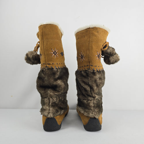 Vintage Barbo Canada Suede Mukluk Boots Tan Fur Trim Pom Pom Winter Sz 8