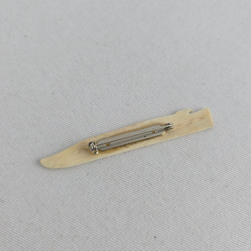 Vintage Scrimshaw Style Ivory-Tone Etched Brooch Pin Scottish Motif