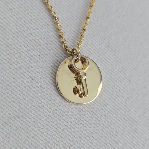 eLiasz and eLLa Canadian Designer Gold Tone Key Charm Pendant Necklace
