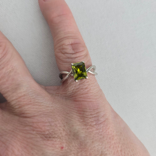925 Sterling Silver Green Emerald-Cut Natural Peridot Ring Size 6