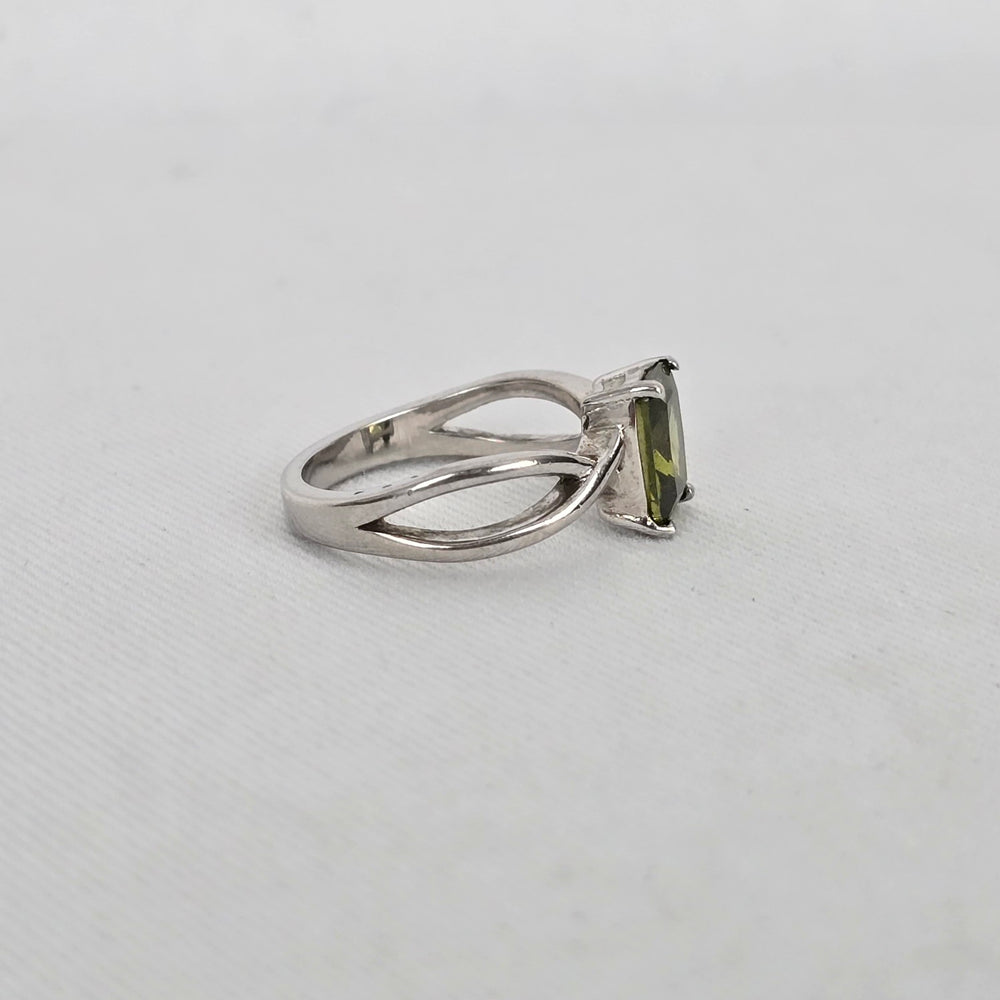 925 Sterling Silver Green Emerald-Cut Natural Peridot Ring Size 6