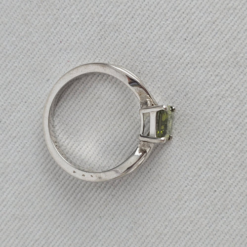 925 Sterling Silver Green Emerald-Cut Natural Peridot Ring Size 6