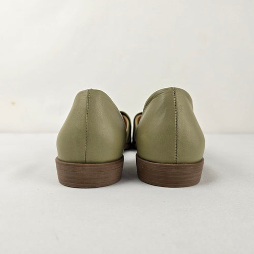 Bueno Women’s Sage Green Leather Pointed Toe Flats Size 39/8.5