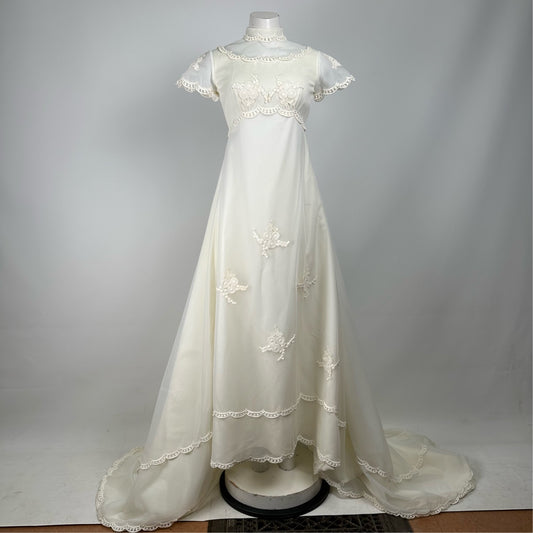 Vintage 1970s High Neck Short Sleeve Wedding Gown Size XS