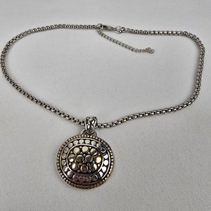 Silver Tone Pendant Chain Necklace
