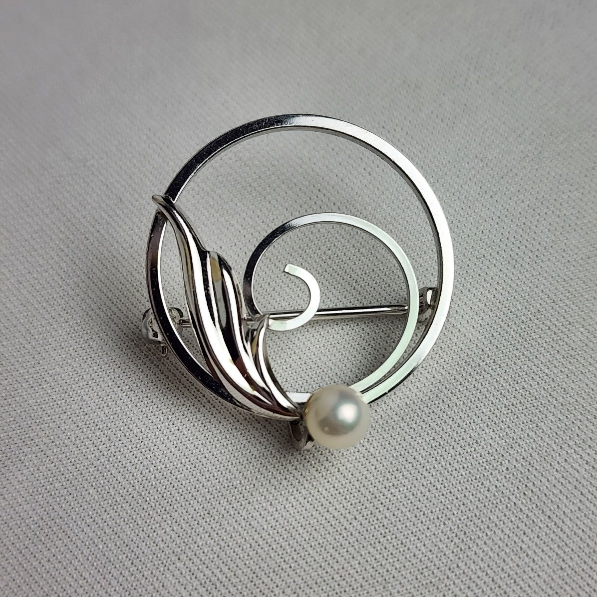 DCE Douglas C Eaton 14kt GF Pearl Silver Tone Brooch