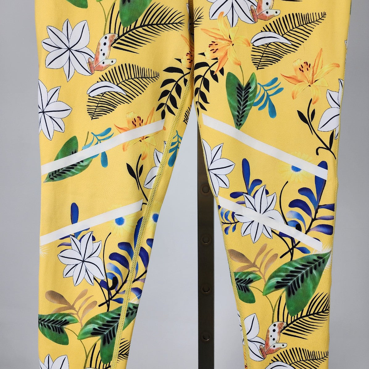 Zyia Active Yellow Tropical Print Leggings Size 6-8