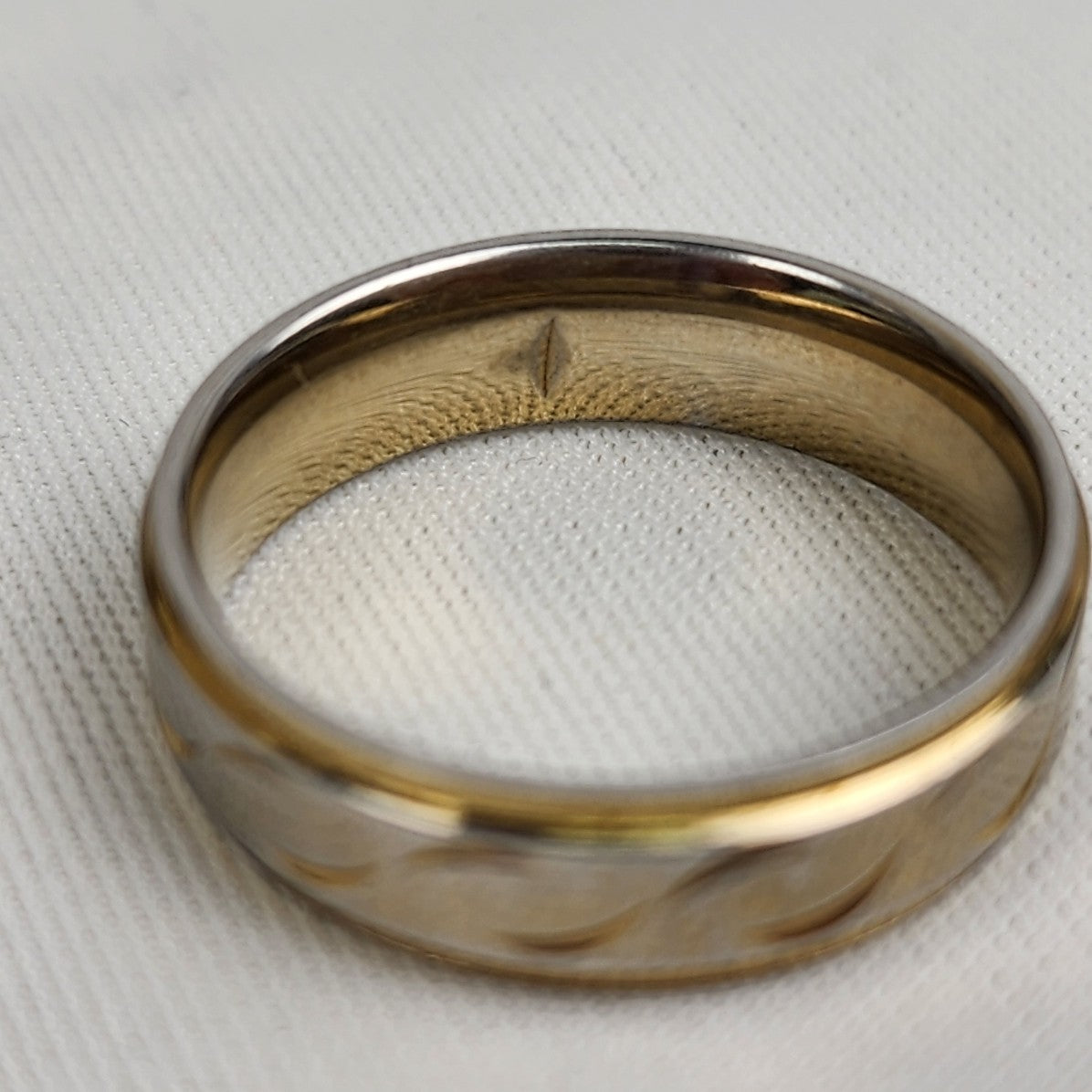 Gold Tone Etched Leaf Design Ring Size 8.5