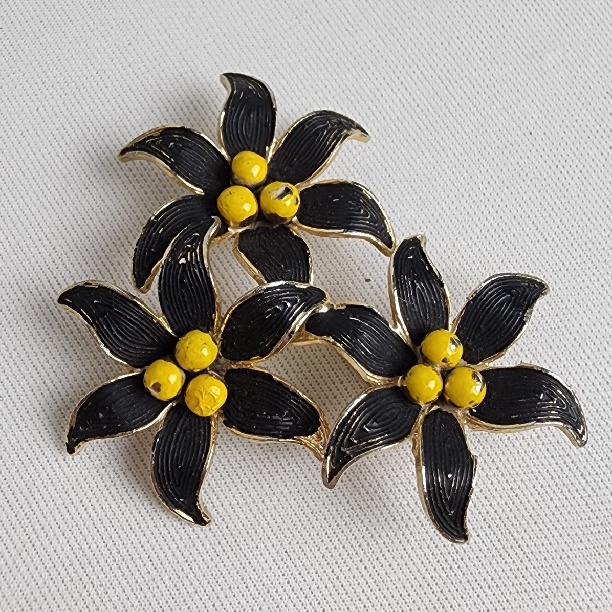 Vintage Gold Tone Black & Yellow Flower Brooch
